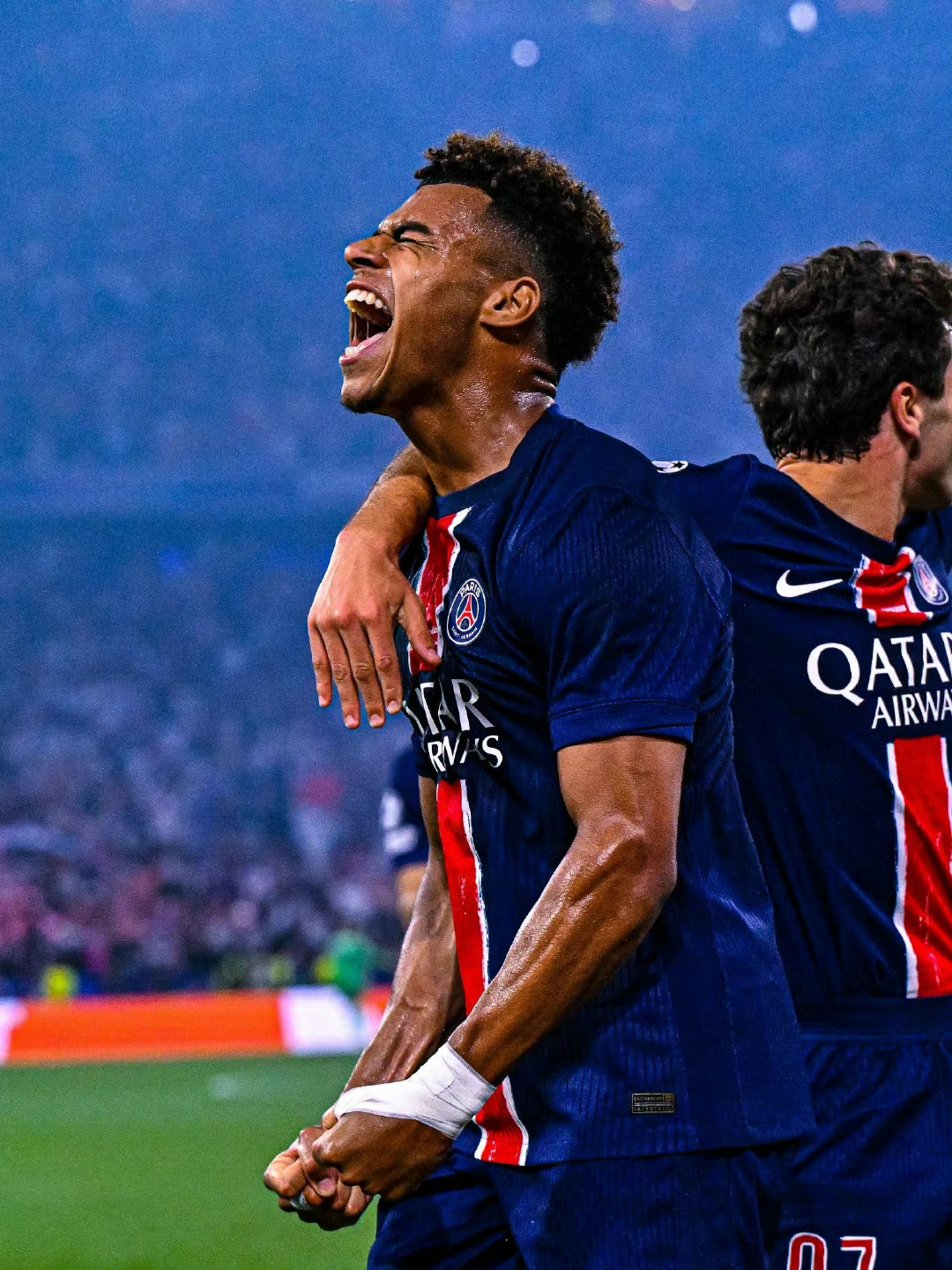 包含从赛前巴黎圣日耳曼备战欧联到亚特兰大围绕欧联复出首秀，今晨阿贾克斯迎来里程碑的词条