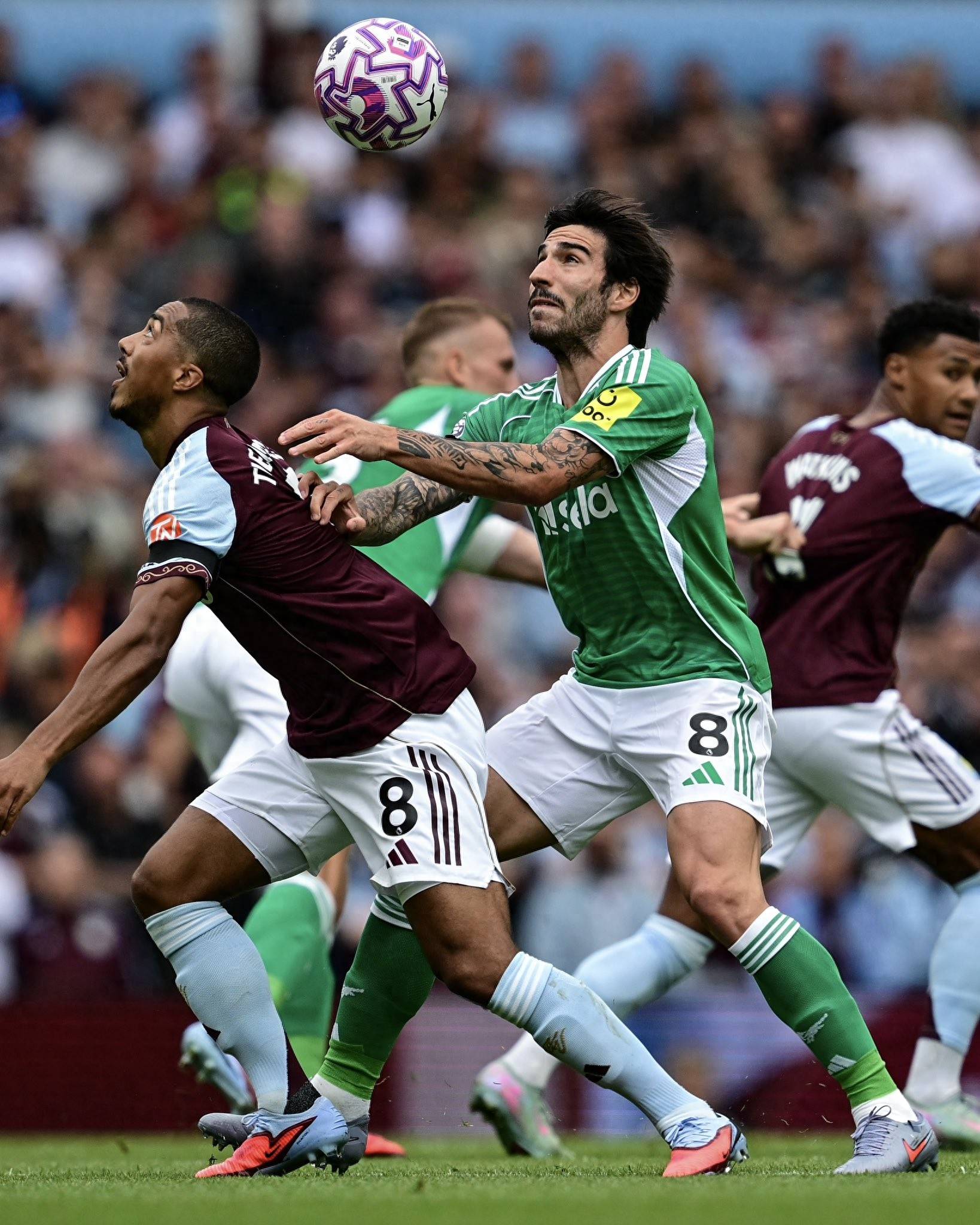 包含从赛前巴黎圣日耳曼备战欧联到亚特兰大围绕欧联复出首秀，今晨阿贾克斯迎来里程碑的词条